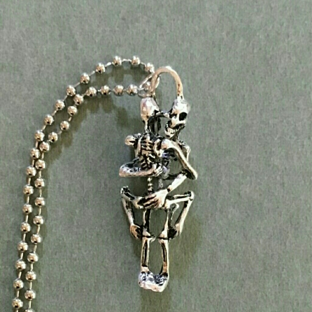 Sex crazed eternal love locked skeletons. - Picture 5 of 5