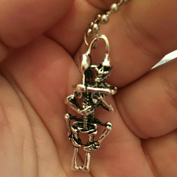 Sex crazed eternal love locked skeletons. - Picture 4 of 5