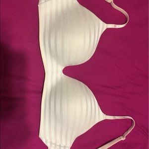 **Victoria Secret Bra Size 34c**