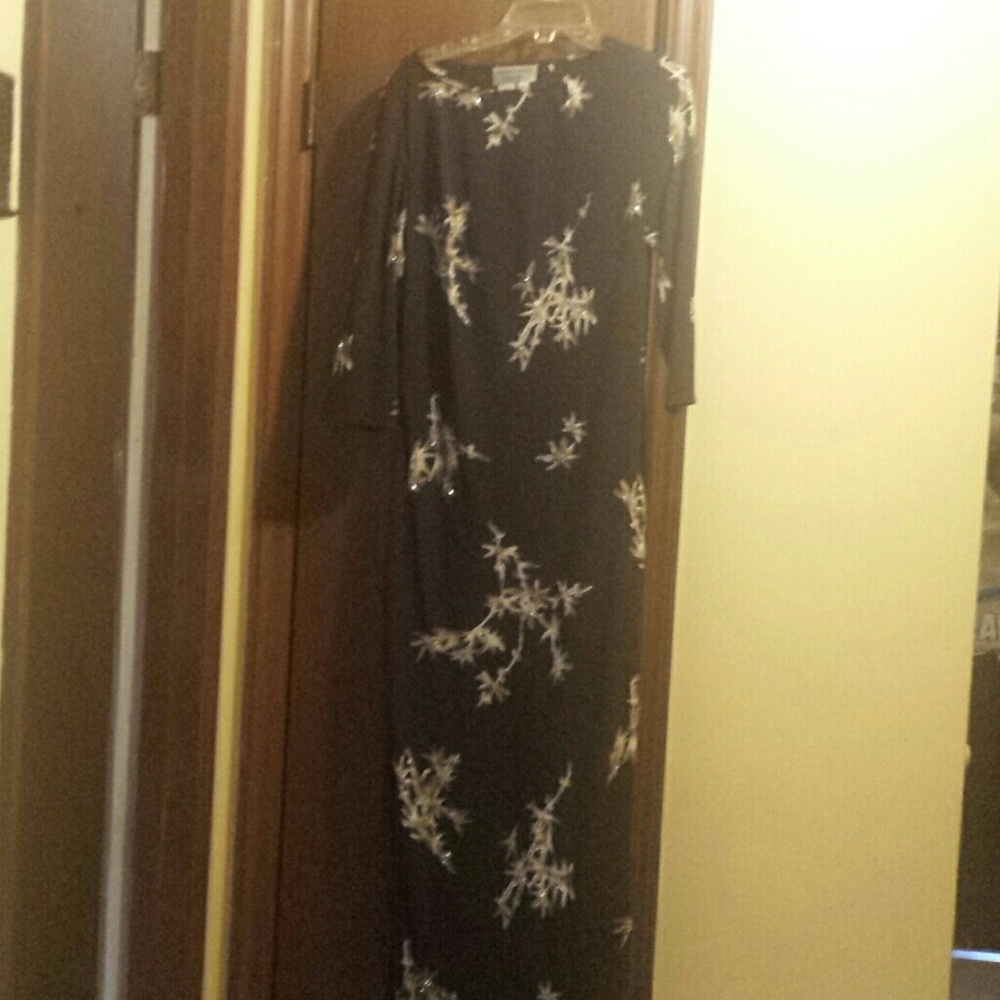 Dress - Picture 2 of 3