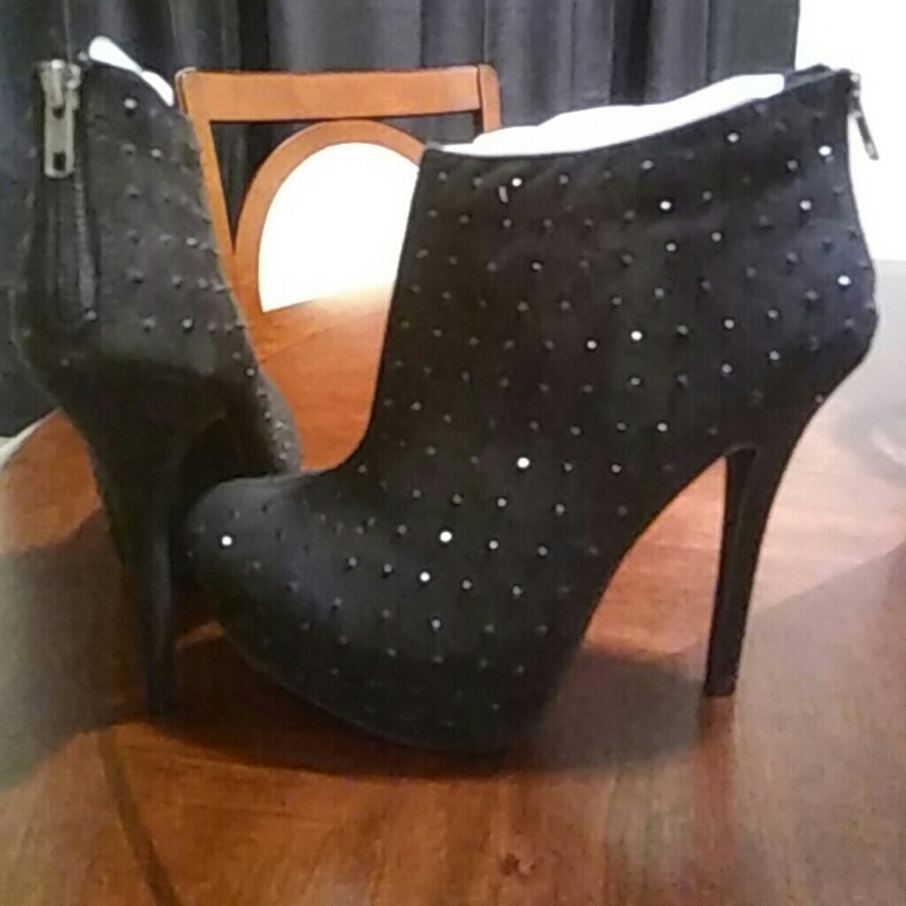 Shoes - Picture 5 of 7