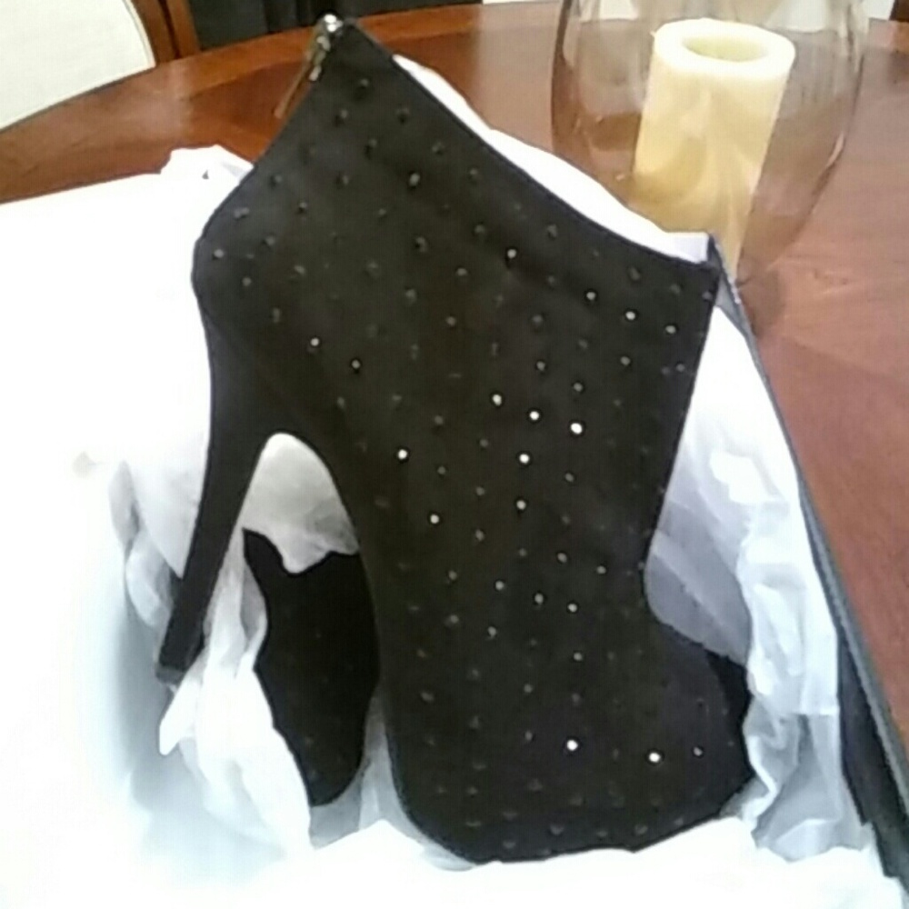 Shoes - Picture 7 of 7
