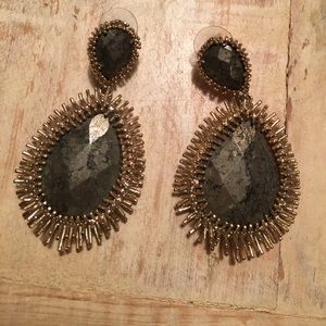 Kendra Scott dangle earring