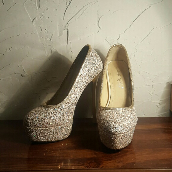 heels - Picture 2 of 4