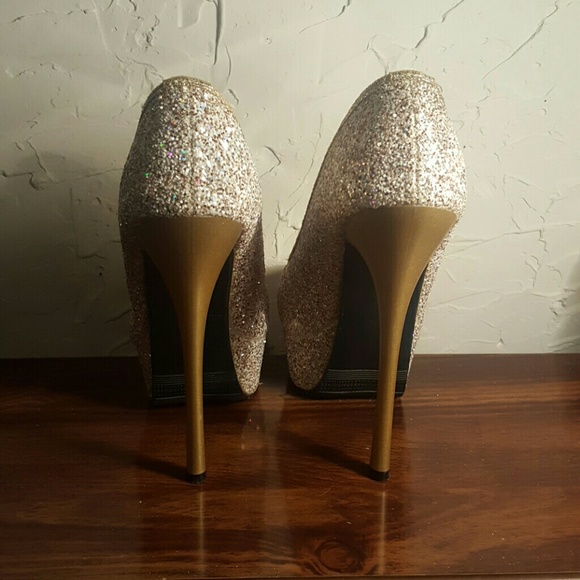 heels - Picture 3 of 4
