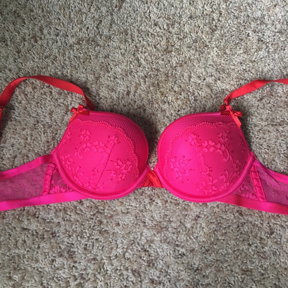 Victoria secret 32B bra