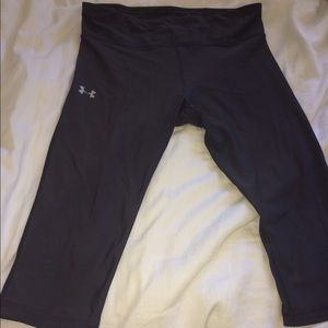 Charcoal gray Under Armour compression crop size L