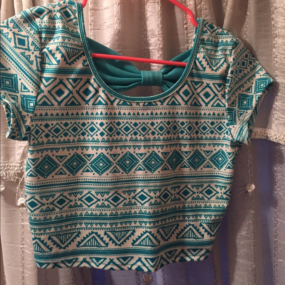 Cropped blue Aztec tee