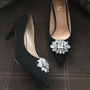 Journee collection black pump with embellishment