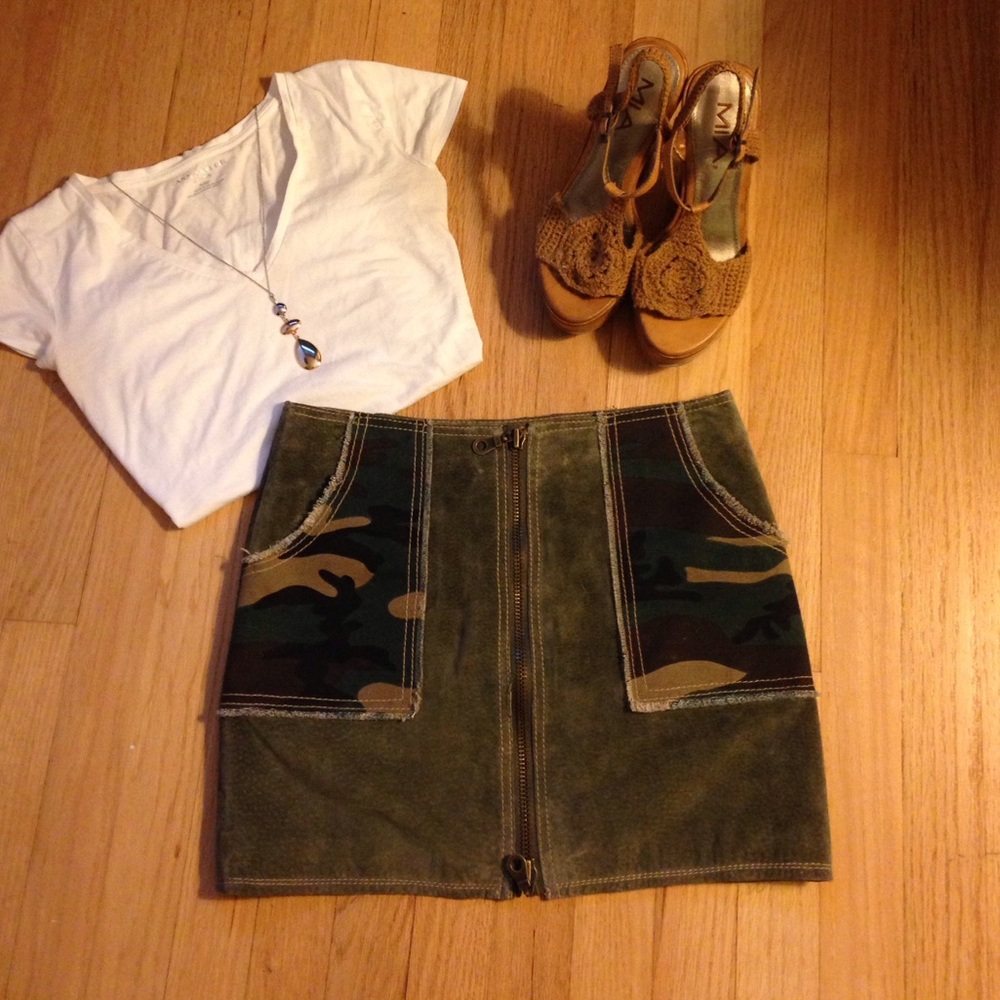 ๐SALE!๐ Wilsons Leather Suede Army Camo Skirt - Picture 1 of 7