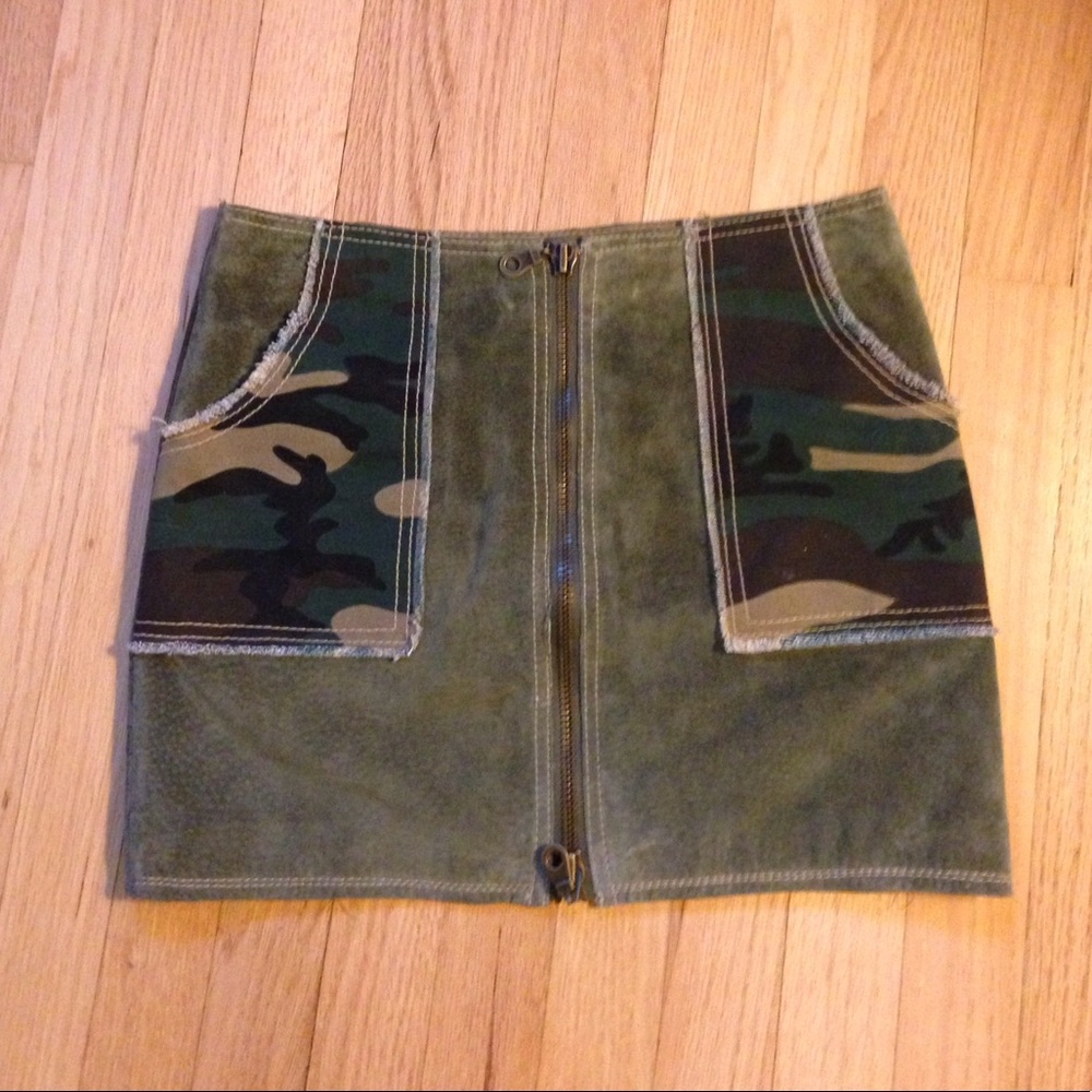 ๐SALE!๐ Wilsons Leather Suede Army Camo Skirt - Picture 2 of 7