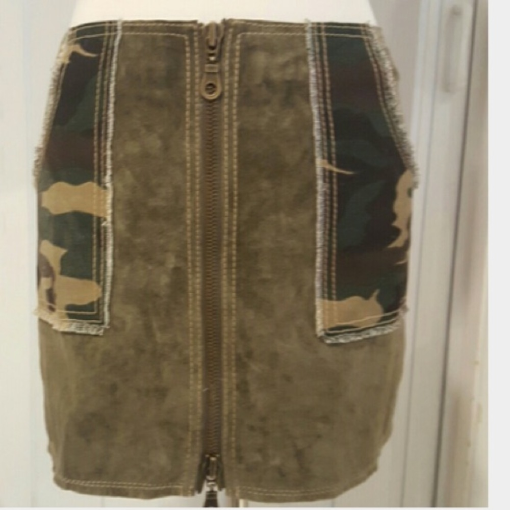 ๐SALE!๐ Wilsons Leather Suede Army Camo Skirt - Picture 4 of 7