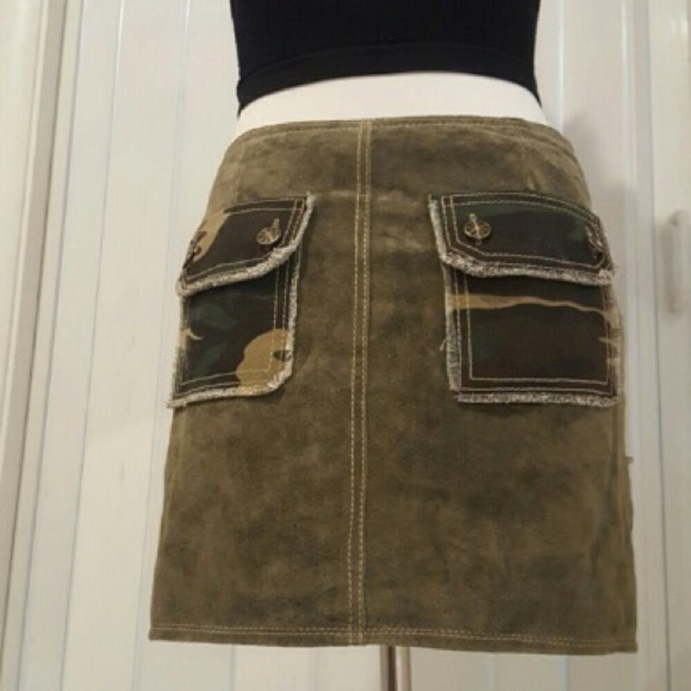 ๐SALE!๐ Wilsons Leather Suede Army Camo Skirt - Picture 6 of 7
