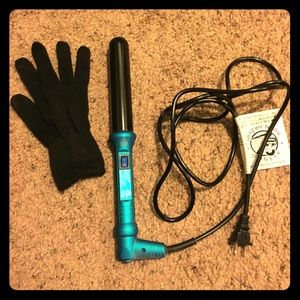BRAND NEW NuMe classic curling wand.