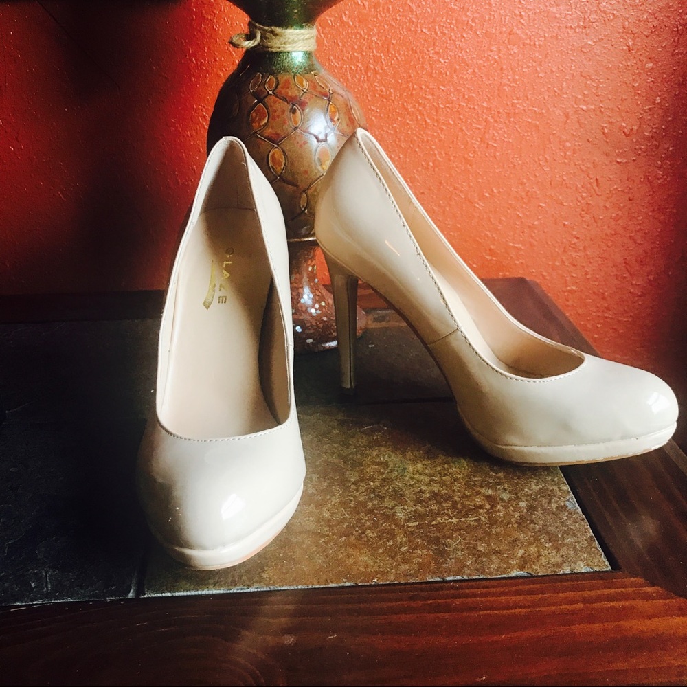 Nude Pumps!