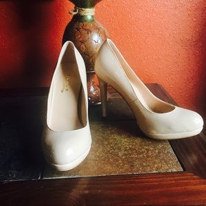 Nude Pumps!