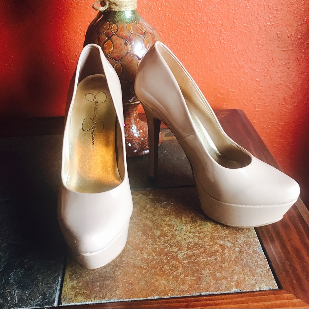 Jessica Simpson Pumps!!