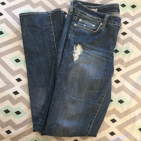 Lightly distressed jeans. - Picture 3 of 4