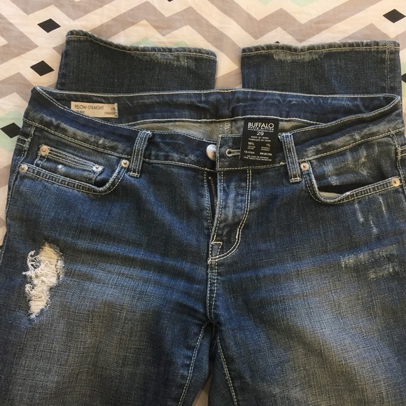 Lightly distressed jeans. - Picture 4 of 4