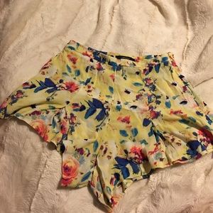 High rise floral shorts!