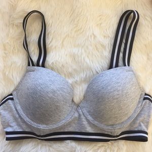 Black and grey bra. ✨