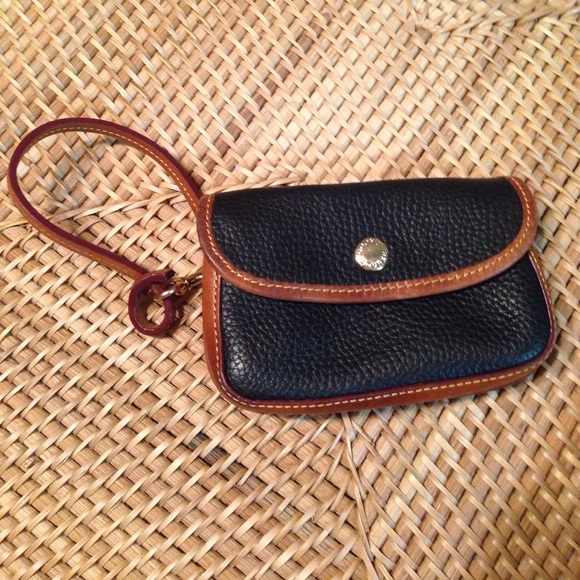 Dooney & Bourke Handbags - Dooney & Bourke Pebble Wristlet