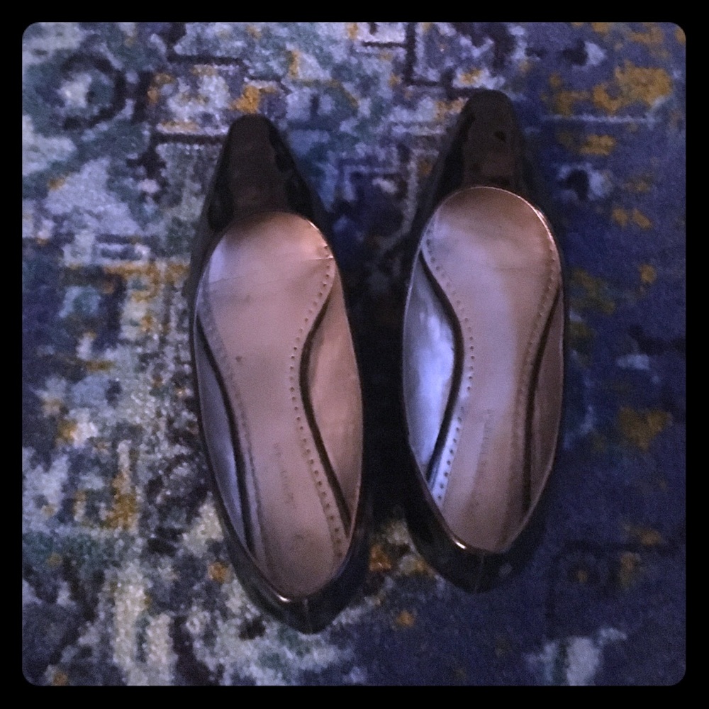 Adrienne Vitadini Black parents leather flats.