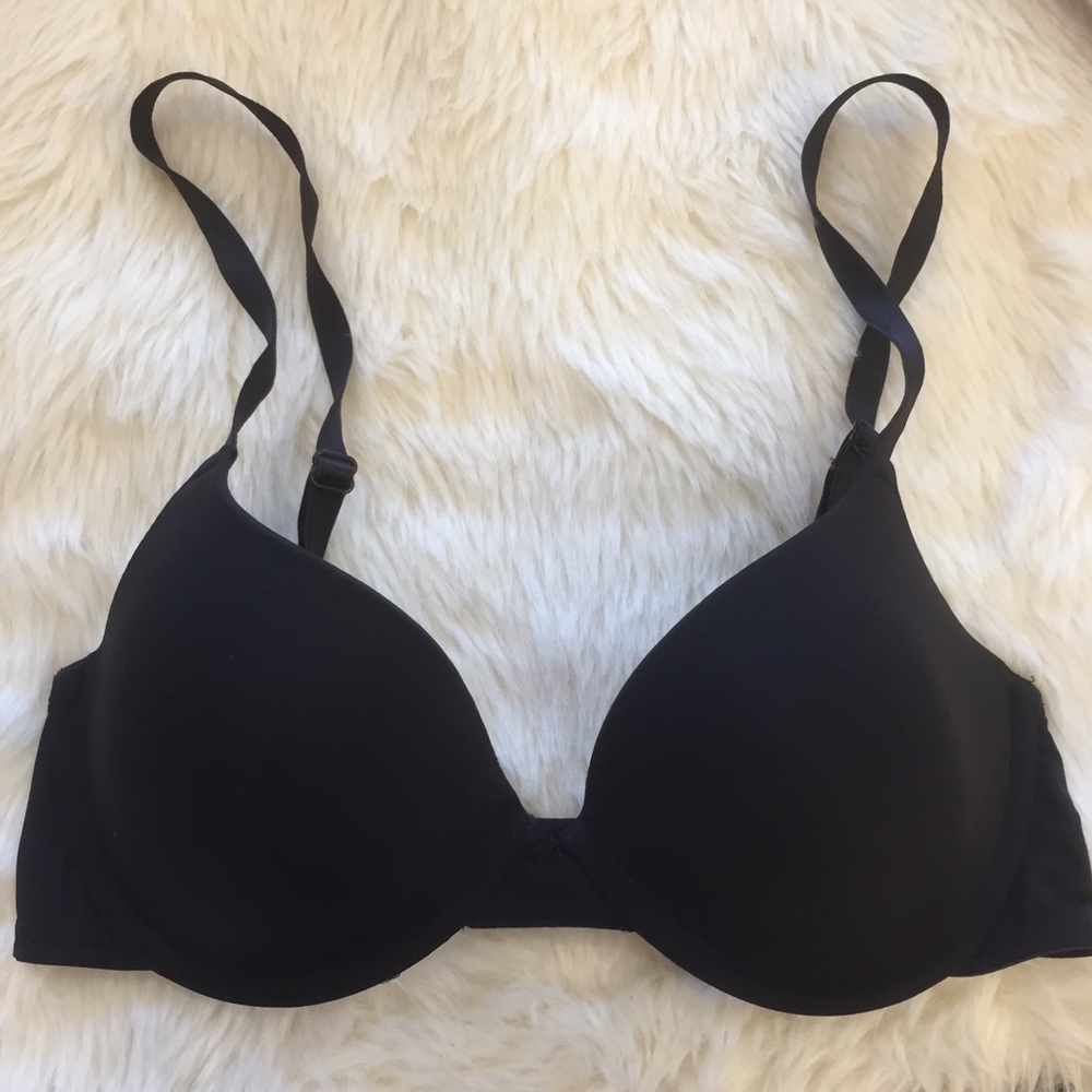 Lil' sexy black bra ✨