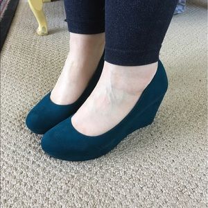 Teal Suede Nine West wedge heels size 9.5 Teal Suede Nine West wedge heels size 9.5
