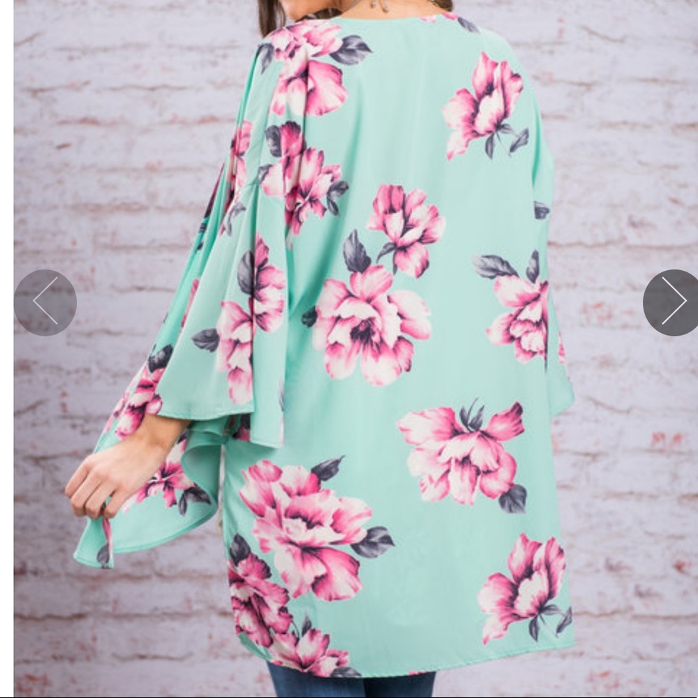 Not for Sale----ISO this kimono in small! 😍😍😍😘