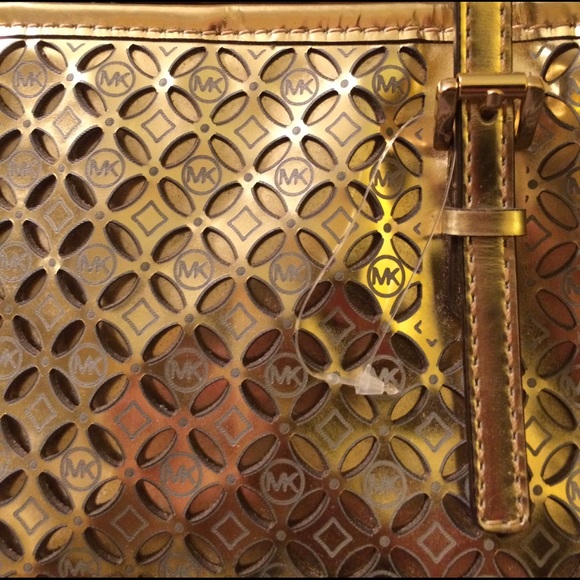 Michael Kors Flower Perforated Travel Tote Gold - Picture 4 of 5