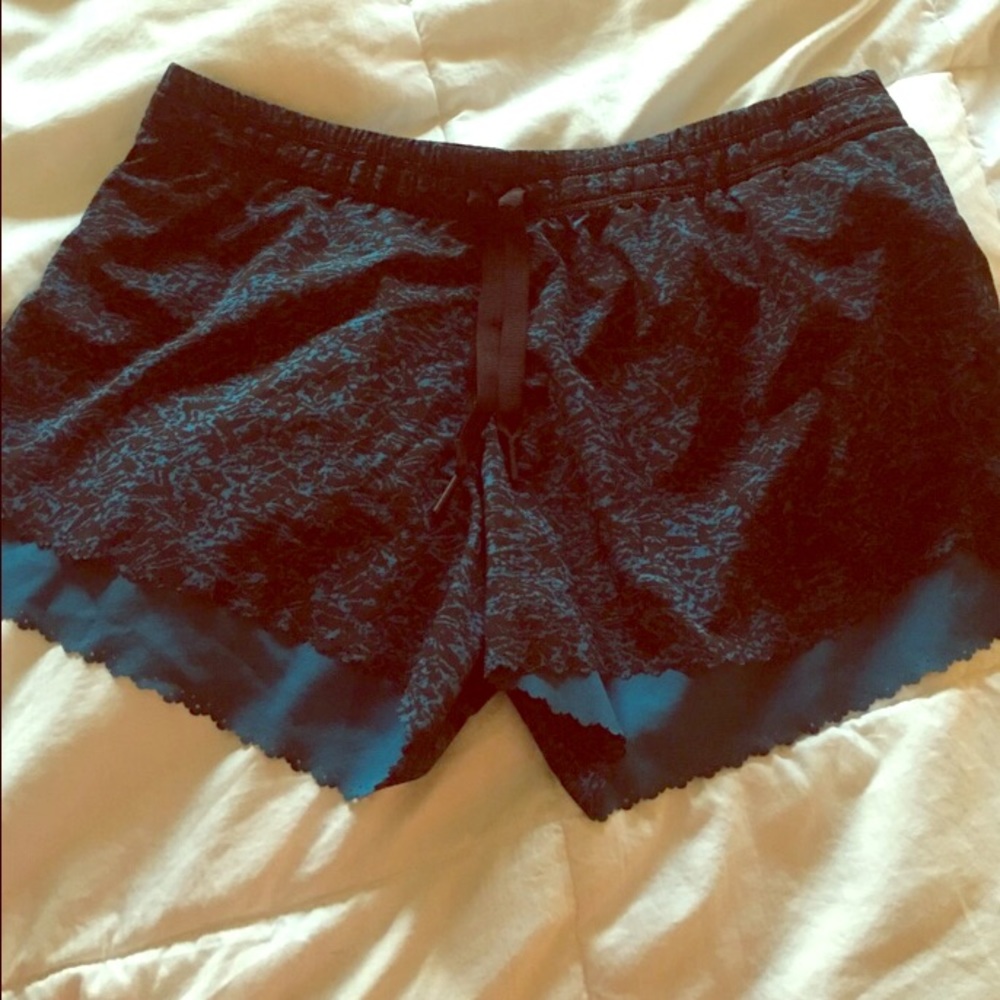 Teal and black size 8 lululemon