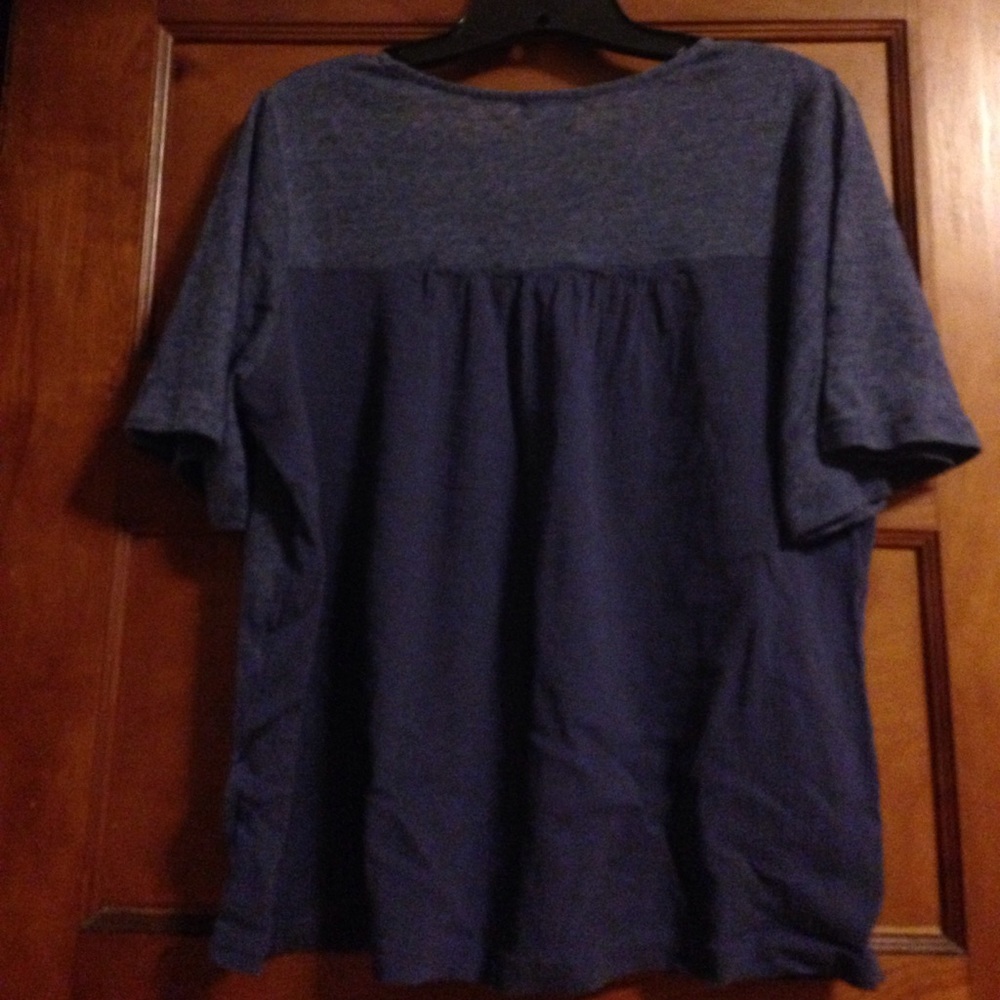 Gap blue shirt with panel in back - Picture 4 of 5