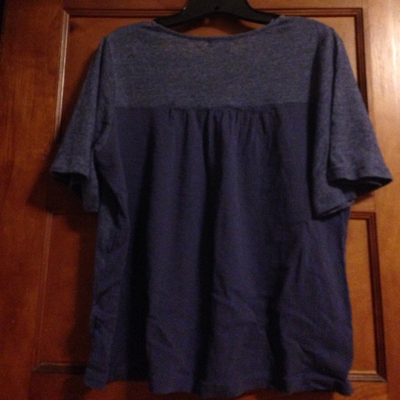 Gap blue shirt with panel in back - Picture 4 of 5
