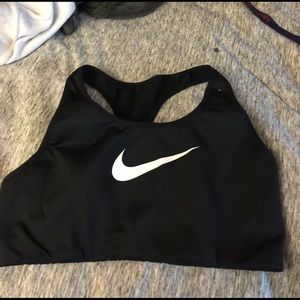 black nike sports bra