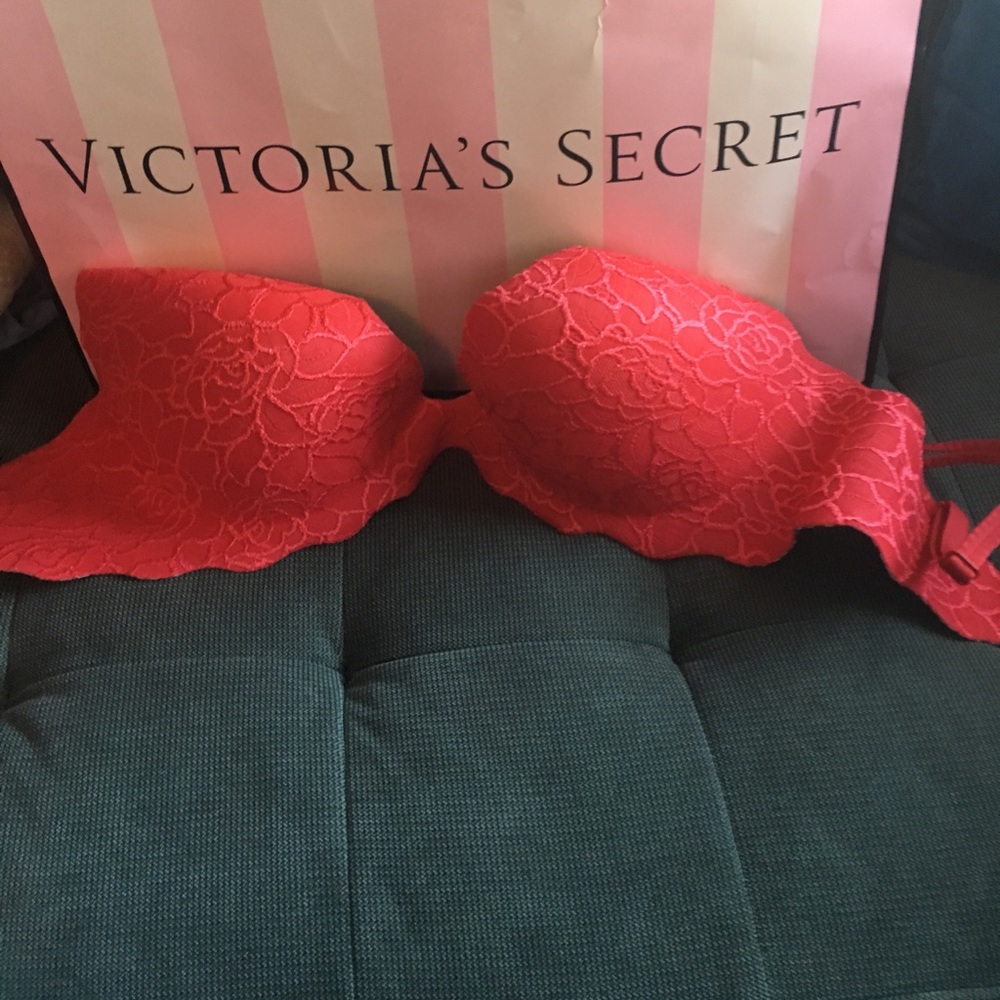 Victoria's Secret "Very Sexy" red lace bra 36D