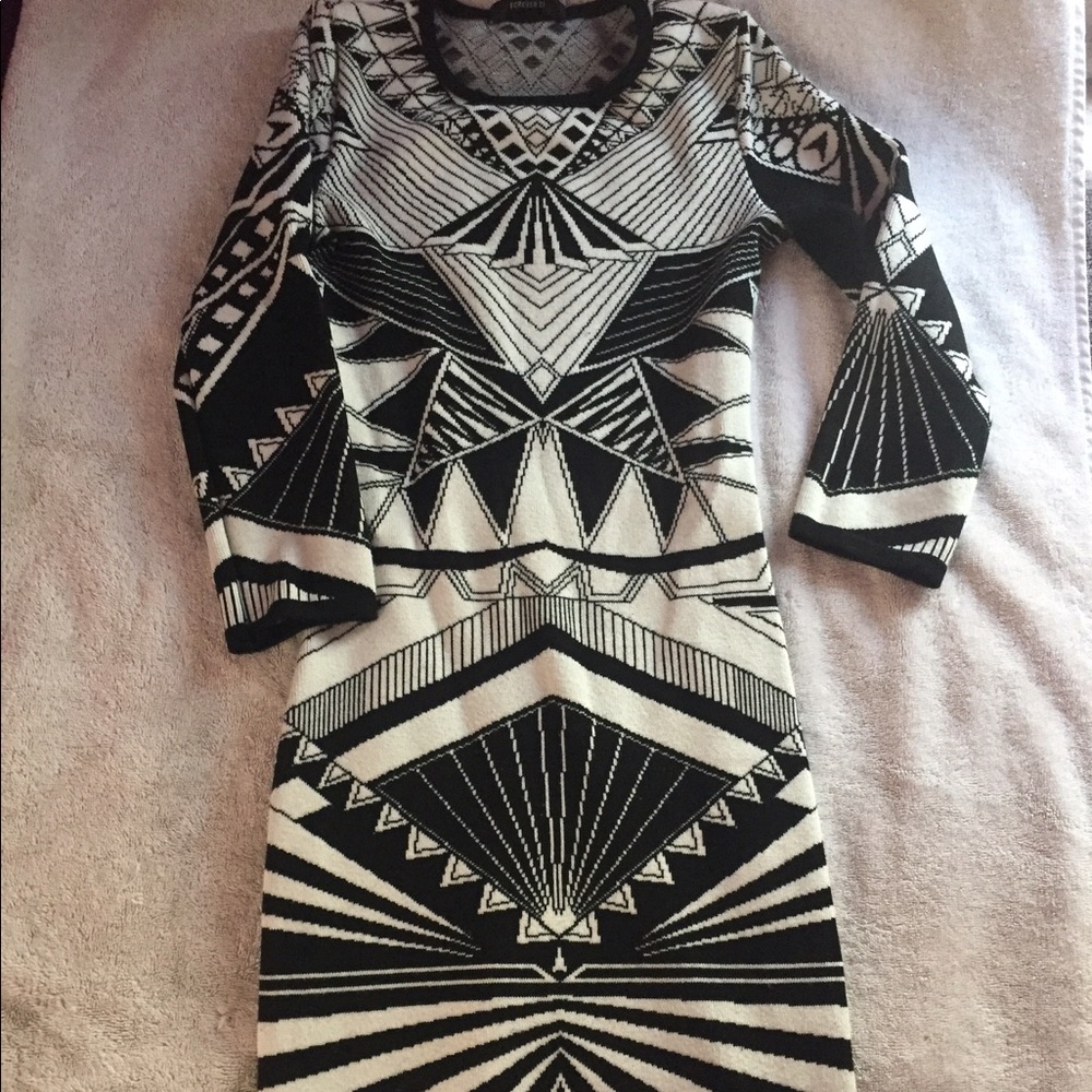 Pattern black and white stretchy dress