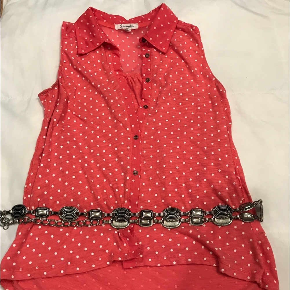 Sleeveless blouse