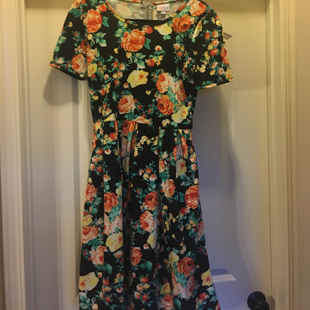 Floral Rose LuLaRoe Amelia🌹