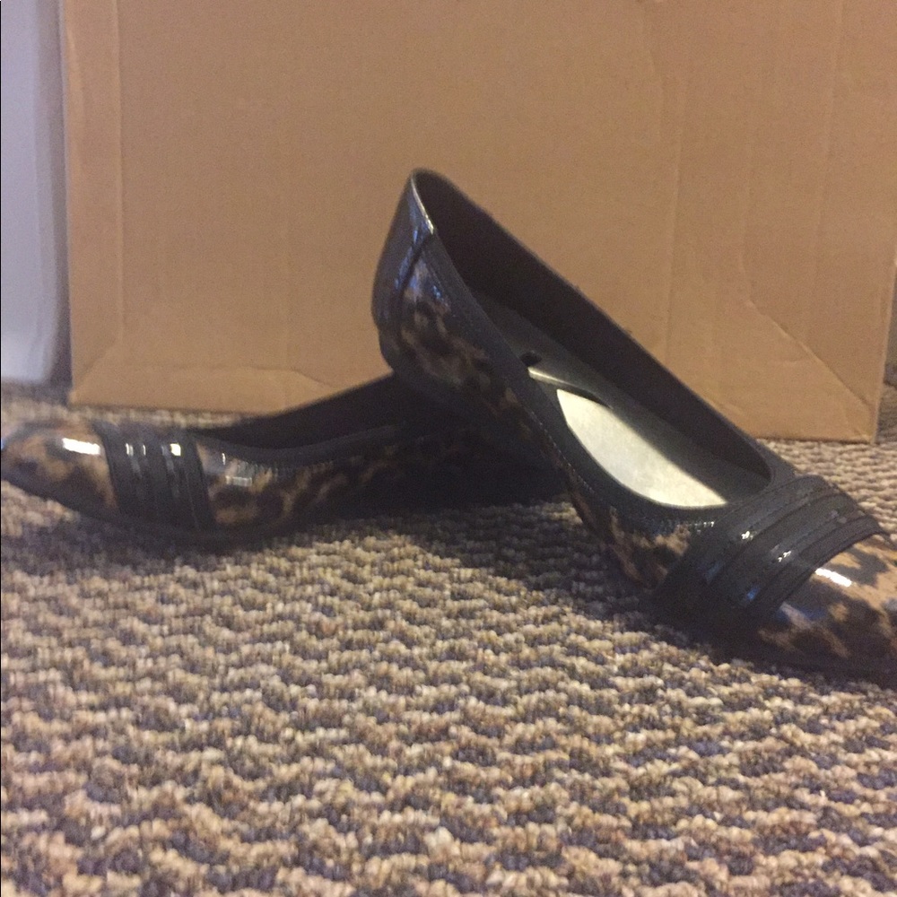 Anne Klein leopard flats