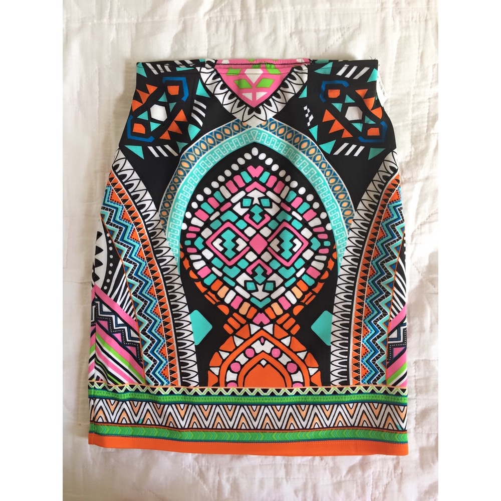 Brand new Multicolored geometric print skirt - Picture 2 of 3