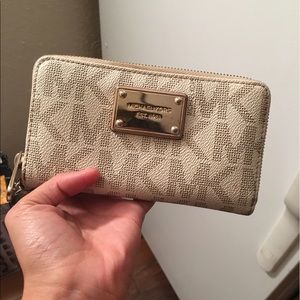 MK Michael Kors Jet Vanilla Wristlet Wallet