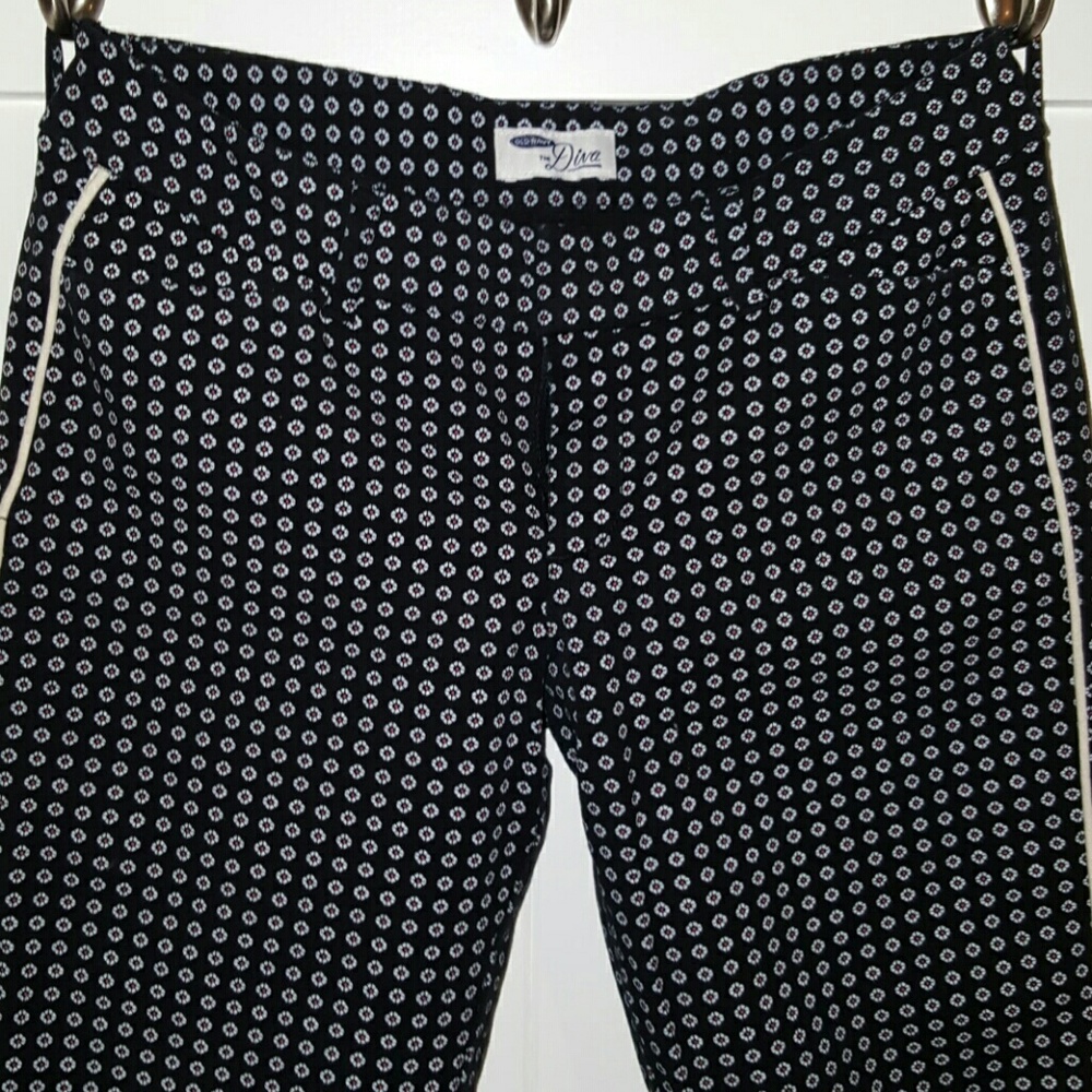 OLD NAVY SZ 4 STRETCH CROP PANTS "CAR SHOW READY"