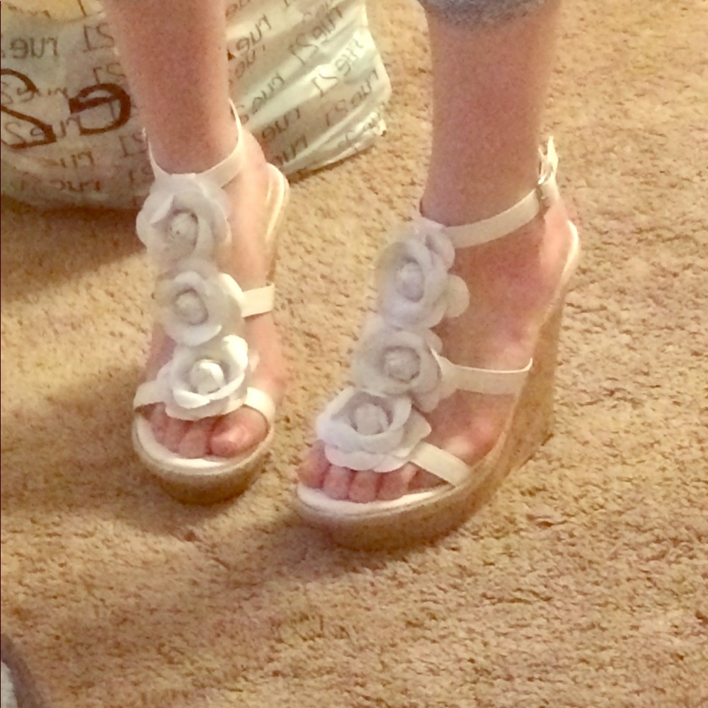 White Spring Wedges