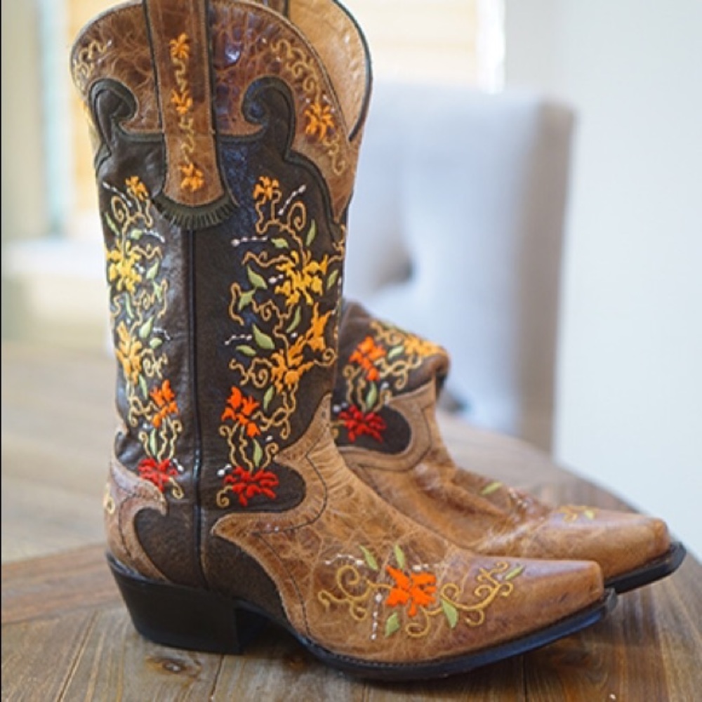 Sterling River Embroidered Boots!!!