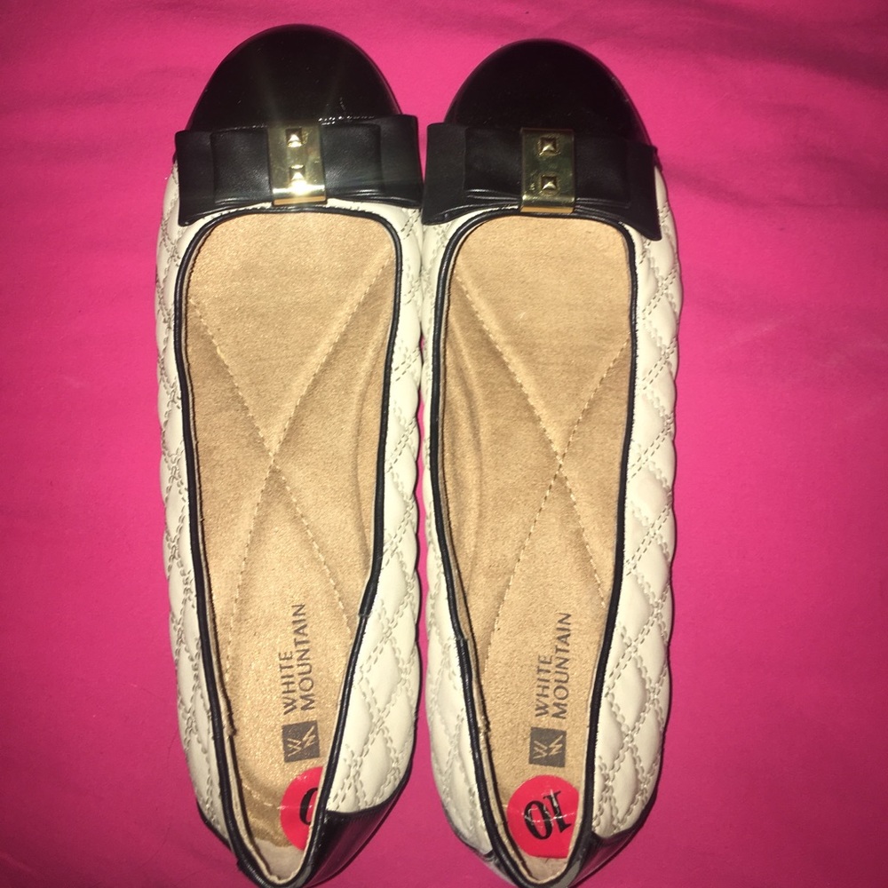 Black and White Flats