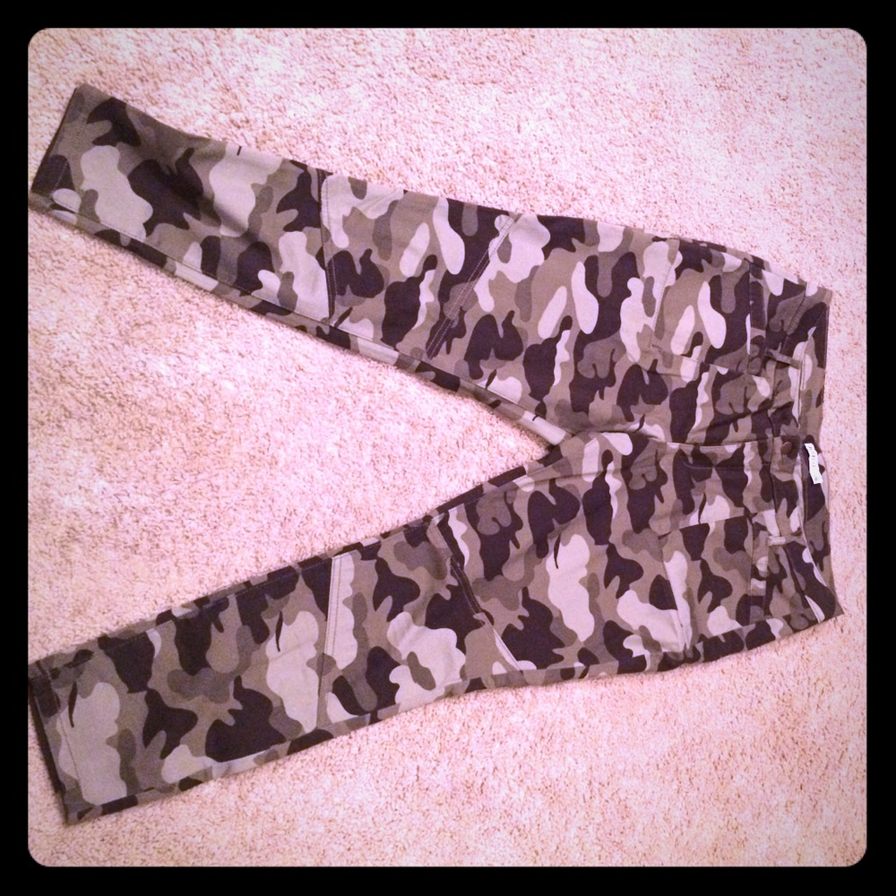 Camo pants - fits small. Tight fit.