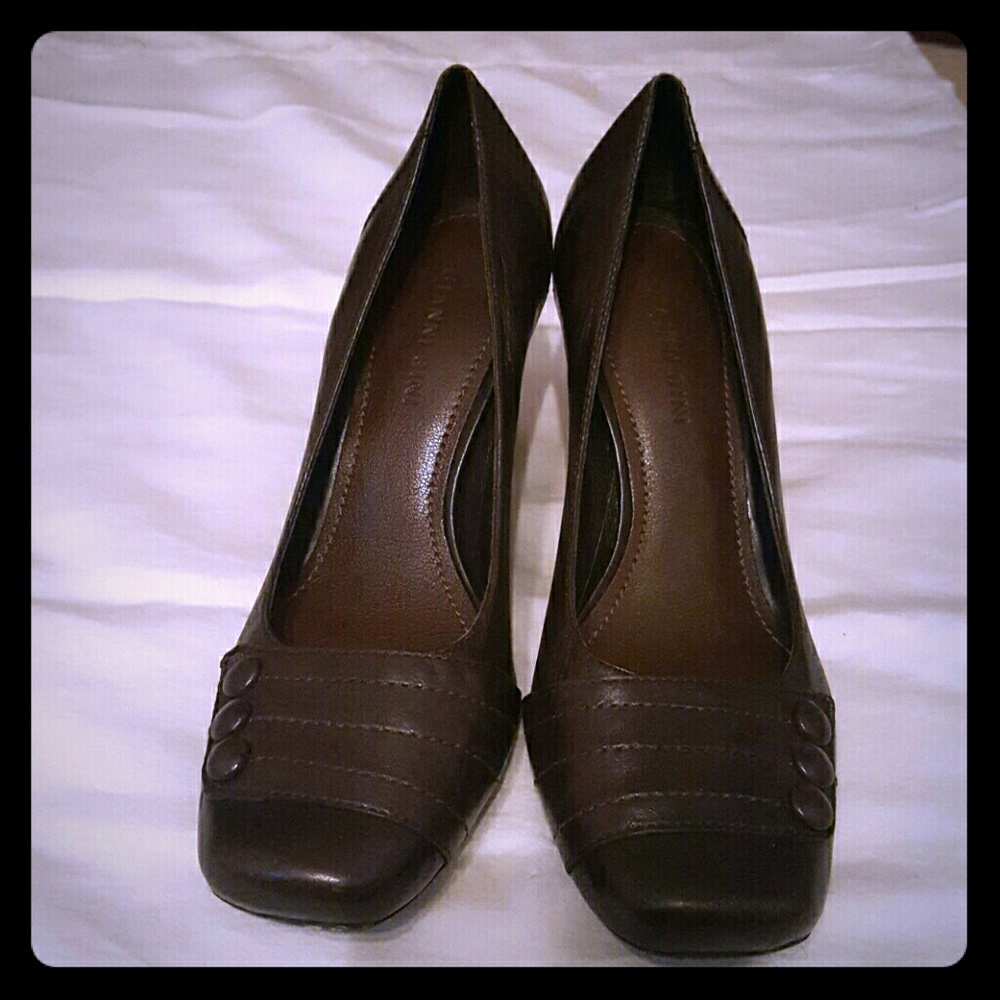 Chocolate Heels with 3 Cute Buttons