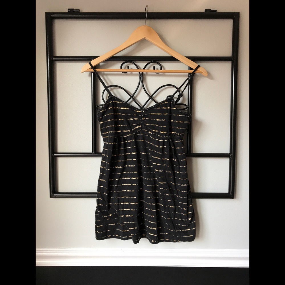 Black and gold striped PacSun top