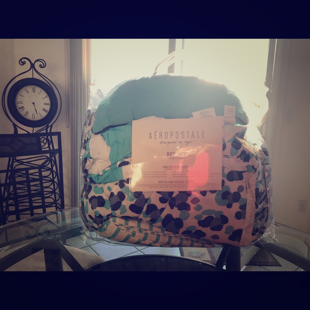 AEROPOSTALE FULL BEDDING IN A BAG